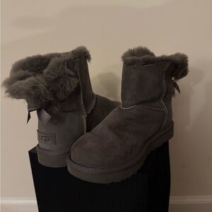 UGG Bailey Bow UGGS- Charcoal Suede